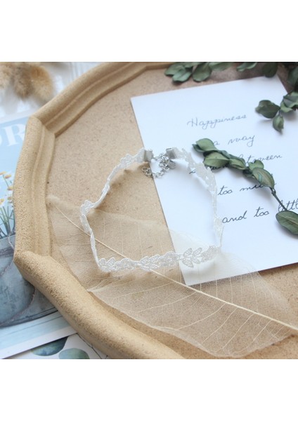 XL-1620 Xıkh Oynak Sevimli Kız Dantel Çiçekler Gerdanlık Öğrenci Sisters Parti Beyaz Içi Boş Kalp Klavikula Zinciri Kadın Boyun Kısa Kolye Yeni (Yurt Dışından) fiyatları