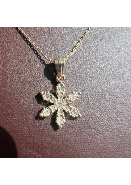 Ashak Accessories Kadın 925 Ayar Gümüş Zincirli Swarovski Taşlı Kamelya Model Altın Kaplama Kolye