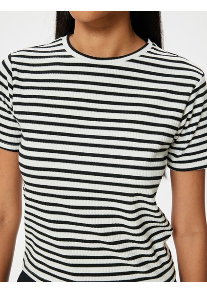 Kısa Kollu Tişört Bisiklet Yaka Slim Fit Kaşkorse indirimleri
