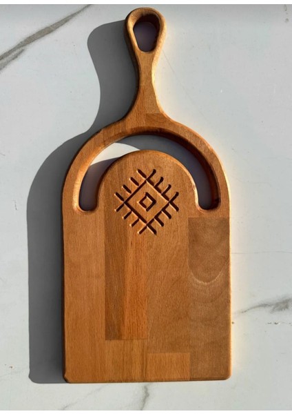 Ahşap Saplı Işlemeli Kesme Tahtası 38X16 cm