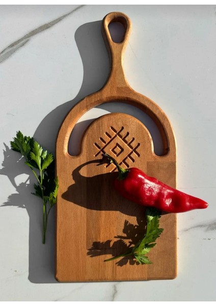 Ahşap Saplı Işlemeli Kesme Tahtası 38X16 cm fiyatları