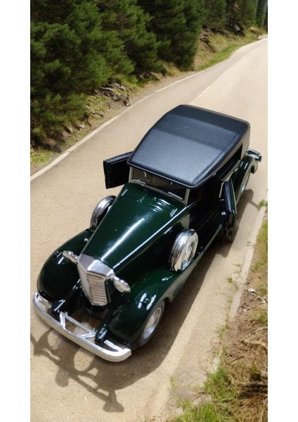 Nostaljik Metal Çek Bırak Araba Yeşil Kapılar Açılır ( 1/36 Ölçek )