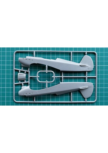 MSVIT4802 1/48 Yak-1 Sovyet Arktik Kayaklı Avcı Uçağı Plastik Model Kiti