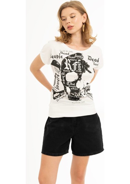 Kadın Kuru Kafa Baskılı Geniş Yakalı T-Shirt Beyaz