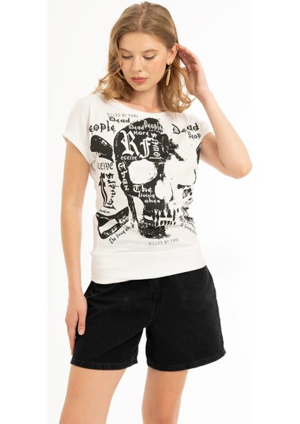 Kadın Kuru Kafa Baskılı Geniş Yakalı T-Shirt Beyaz modelleri