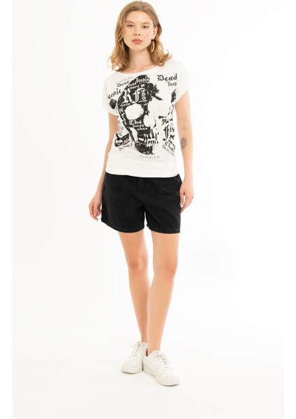 Kadın Kuru Kafa Baskılı Geniş Yakalı T-Shirt Beyaz fırsatları
