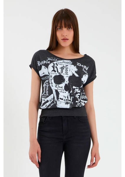Kadın Kuru Kafa Baskılı Geniş Yakalı T-Shirt Antrasit fiyatları