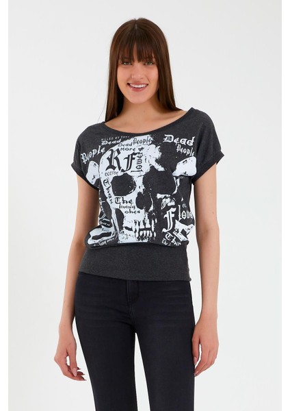 Kadın Kuru Kafa Baskılı Geniş Yakalı T-Shirt Antrasit fırsatları