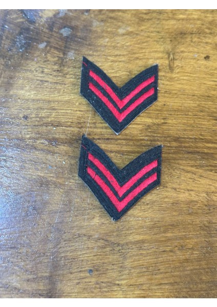 2 Adet Ütü Ile Yapışan Kırmızı Nakış Işleme Apolet Arma 4x3 cm