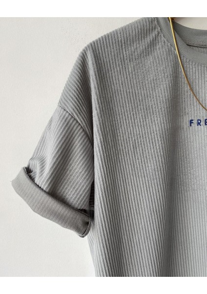 Erkek Gri Bisiklet Yaka Nakışlı Oversize T-Shirt fiyatları