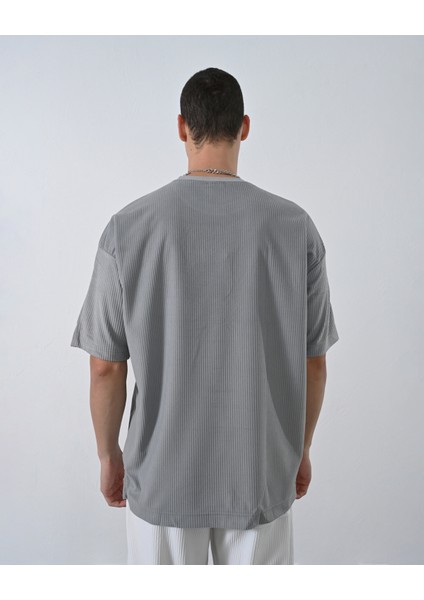 Erkek Gri Bisiklet Yaka Nakışlı Oversize T-Shirt indirimleri