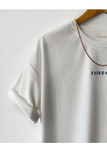 Erkek Beyaz Bisiklet Yaka Nakışlı Oversize T-Shirt fiyatları