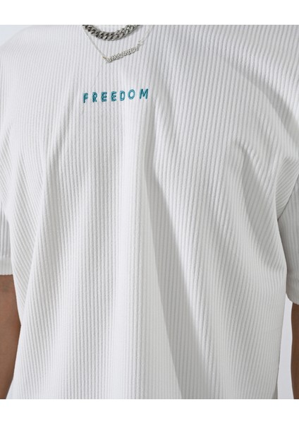 Erkek Beyaz Bisiklet Yaka Nakışlı Oversize T-Shirt fırsatları