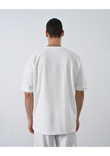 Erkek Beyaz Bisiklet Yaka Nakışlı Oversize T-Shirt indirimleri