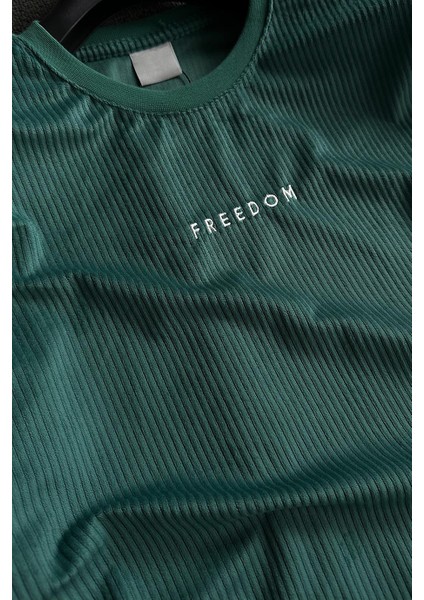 Erkek Petrol Yeşili Bisiklet Yaka Nakışlı Oversize T-Shirt modelleri