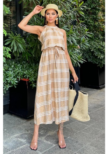Kadın Bej Ekose Desenli, Halter Yaka, Kendinden Kemerli Uzun Salaş Elbise fiyatları