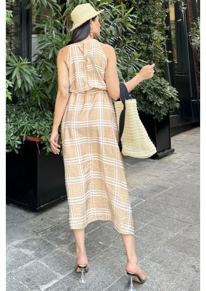 Kadın Bej Ekose Desenli, Halter Yaka, Kendinden Kemerli Uzun Salaş Elbise modelleri