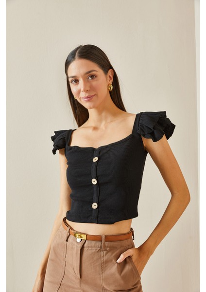 Siyah Kolları Fırfırlı Düğmeli Bluz 5YXK2-48736-02 fiyatları