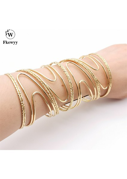 STIL26 Fkewyy Lüks Charm Bilezikler Kadınlar Için Altın Renk Içi Boş Bilezikler Tasarımcı Gotik Aksesuarları Alaşım Bildirimi Takı Bilezik (Yurt Dışından) fiyatları