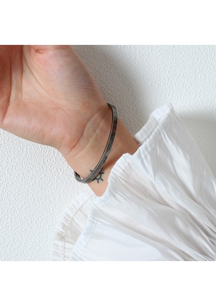 NO.132 Boyutu Vnox Oksitlenmiş Antik Paslanmaz Çelik Bileklik Kadın Erkek, Vintage Basit Temel Unisex Manşet Bilezik, Katı Metal Viking Takı (Yurt Dışından) modelleri