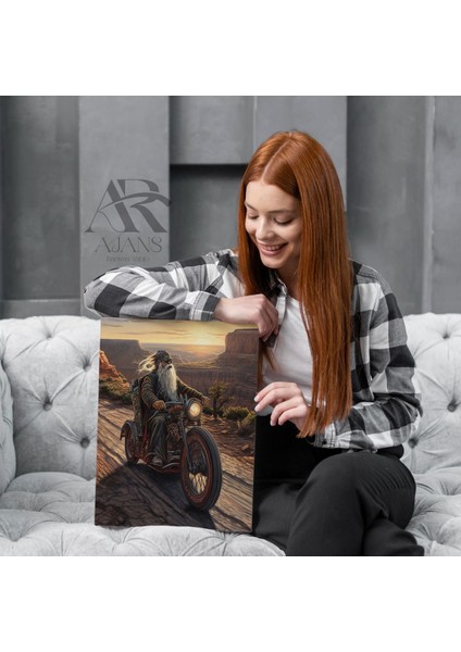 Kanyonlarda Motorsiklet Ile Gezen Adam Kanvas Tablo