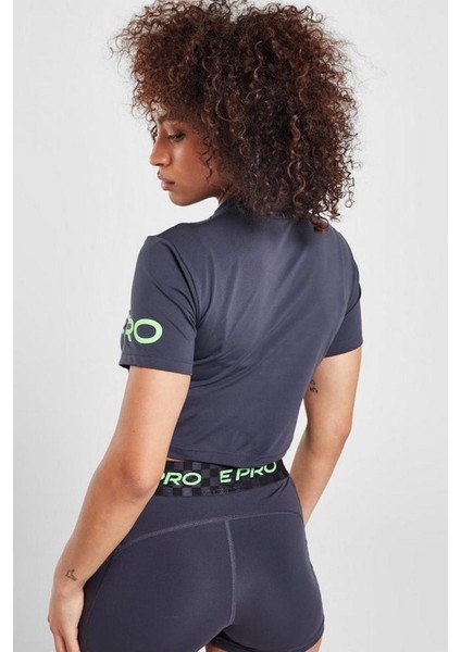 Pro Dri-Fit Cropped Graphic Sleeve Kadın Antrasit Tişört fiyatları