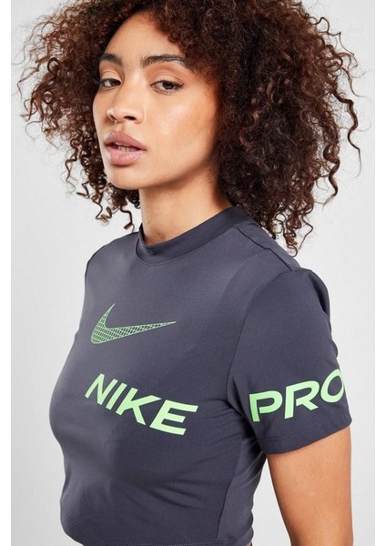 Pro Dri-Fit Cropped Graphic Sleeve Kadın Antrasit Tişört fırsatları