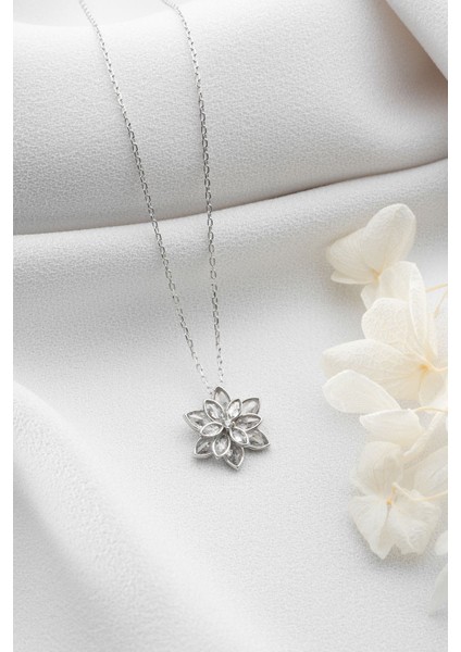 925 Ayar Gümüş Beyaz Taşlı Lotus Kolye fiyatları