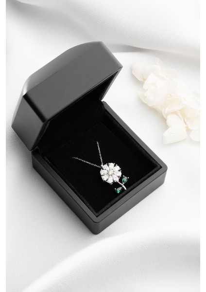 925 Ayar Gümüş Döner Tasarımlı Papatya Kolye – Zarif Kadın Takı ve Hediye Seçeneği