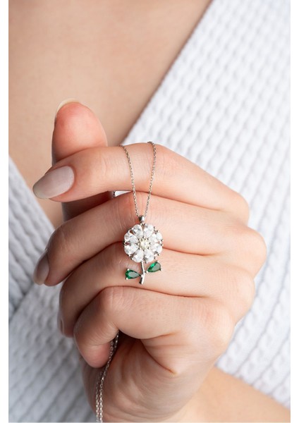 925 Ayar Gümüş Döner Tasarımlı Papatya Kolye – Zarif Kadın Takı ve Hediye Seçeneği fiyatları