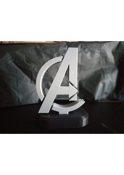 Marvel Avengers Logo Standı, Avengers Logo Figürü, Avengers Masaüstü Biblo fiyatları