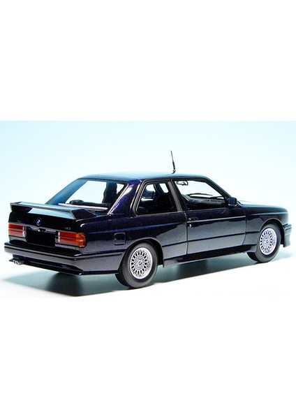 1:18 Minichamps 1989 Bmw M3 (E30) Street Evo fiyatları