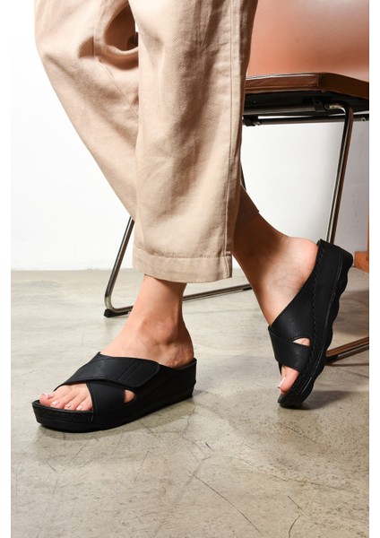 Hafif Topuklu 4,5 cm Cırt Cırtlı Rahat Kullanım Yumuşak Taban Anatomik Günlük Kadın Terlik modelleri