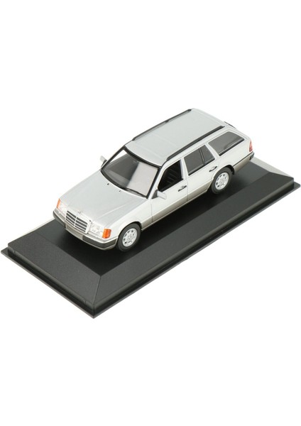 1:43 Maxichamps 1990 Mercedes Benz 300 Te (S124) fiyatları
