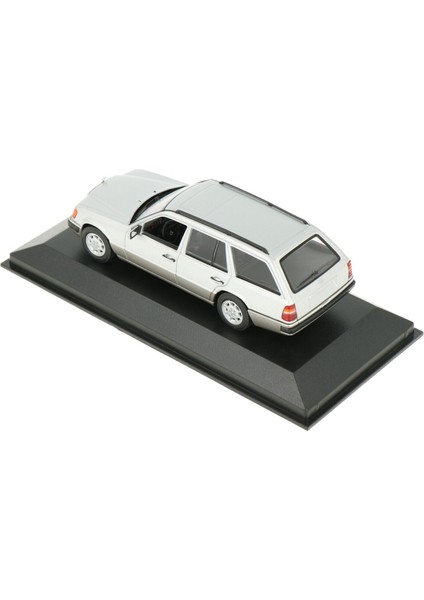 1:43 Maxichamps 1990 Mercedes Benz 300 Te (S124) modelleri