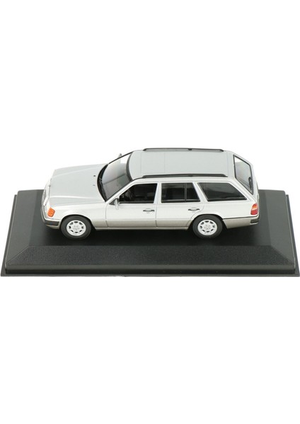 1:43 Maxichamps 1990 Mercedes Benz 300 Te (S124) fırsatları