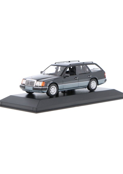 1:43 Maxichamps 1990 Mercedes Benz 300 Te (S124)