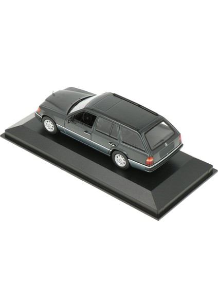 1:43 Maxichamps 1990 Mercedes Benz 300 Te (S124) modelleri