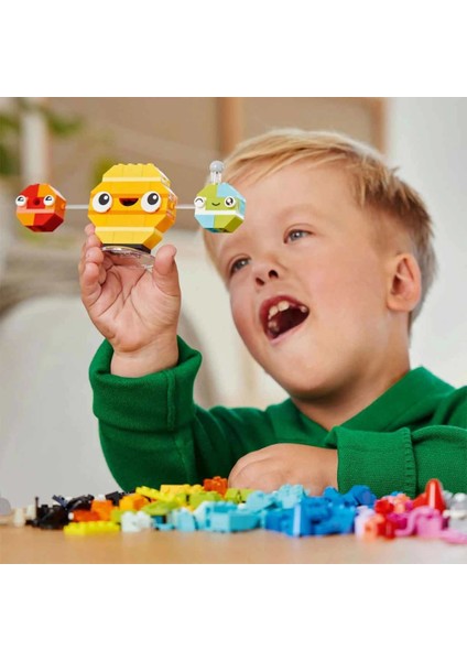 Creator Yaratıcı Uzay Gezegenleri 11037 modelleri