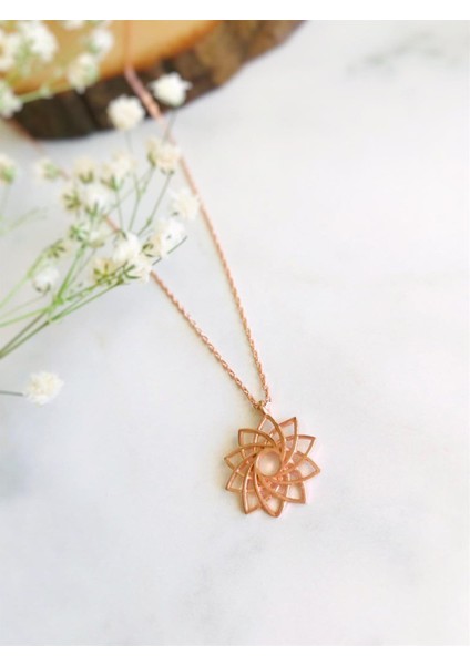 Lotus Çiçeği Kolye