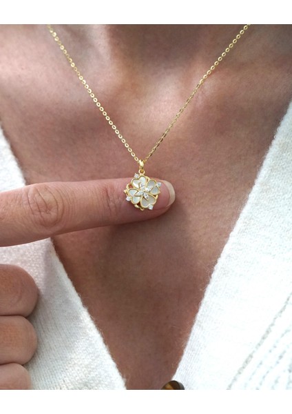 Dönebilen Çiçek Kolye