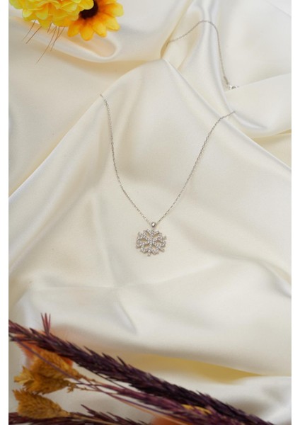 Taşlı Kar Tanesi Kolye