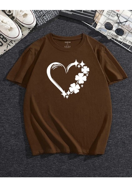 Büyük Beden Özel Tasarım Üç Beyaz Yoncalı Kalp Baskılı Süper Oversize Battal Kadın T-Shırt