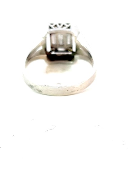 0,7 Ct 3,9 gr Baget Pırlanta Yüzük