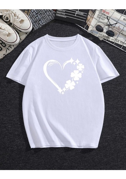 Büyük Beden Özel Tasarım Üç Yoncalı Kalp Baskılı Süper Oversize Battal Kadın T-Shırt