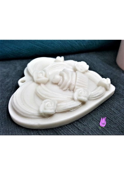 Cupcake Gül Çiçek Kurdele Dekorlu 8cm Kalp Askı Silikon Kalıp K-186, Taş Tozu Sabun Alçı Mum Kalıbı fırsatları