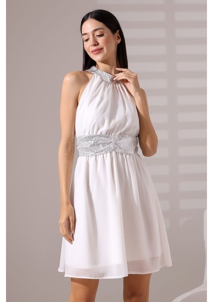 Beyaz Şifon Payet Detaylı Fiyonk Kuşaklı Halter Yaka Mini Abiye Nikah Elbise Hediye Büyük Beden