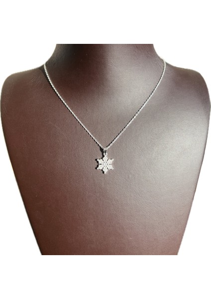 Kadın Kar Tanesi 925 Ayar Gümüş Zincirli Swarovski Taşlı Kartanesi Model Kolye