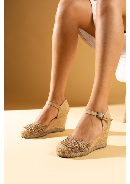 Kare Nakışlı Hasır Dolgu Taban Önü Kapalı Kadın Sandalet 69-71-24BKIR