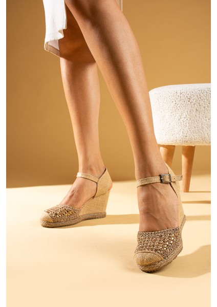 Kare Nakışlı Hasır Dolgu Taban Önü Kapalı Kadın Sandalet 69-71-24BKIR modelleri